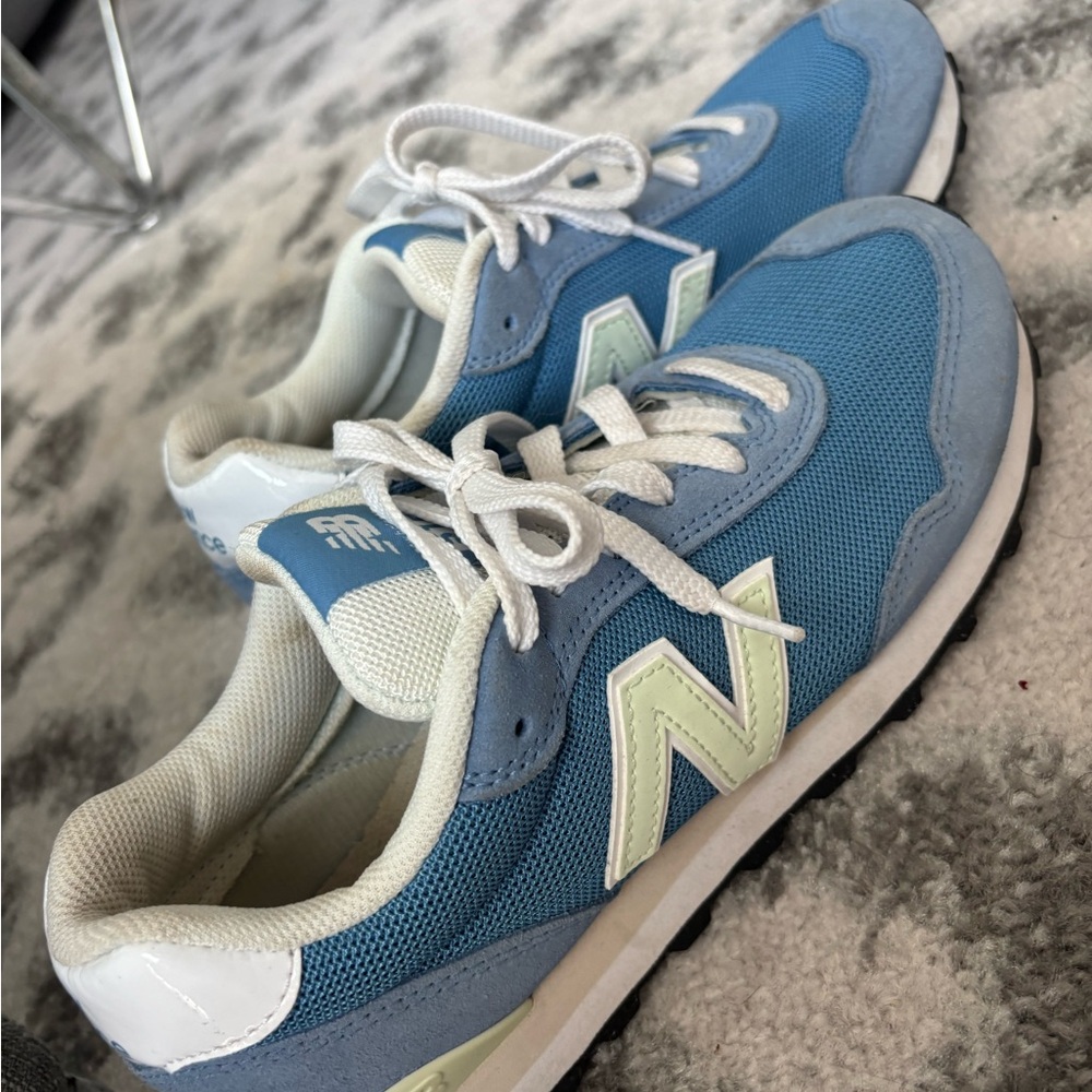 New Balance 515 Woman’s Retro Sneakers in Blue and White